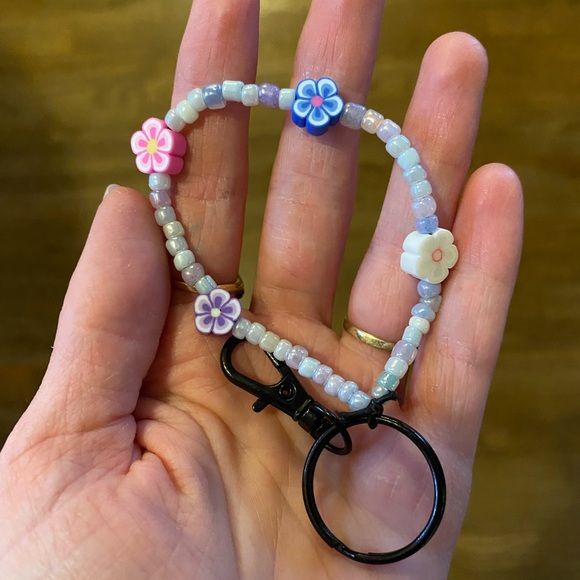 Flower Key Chain Beaded Home Made - Picture 3 of 4